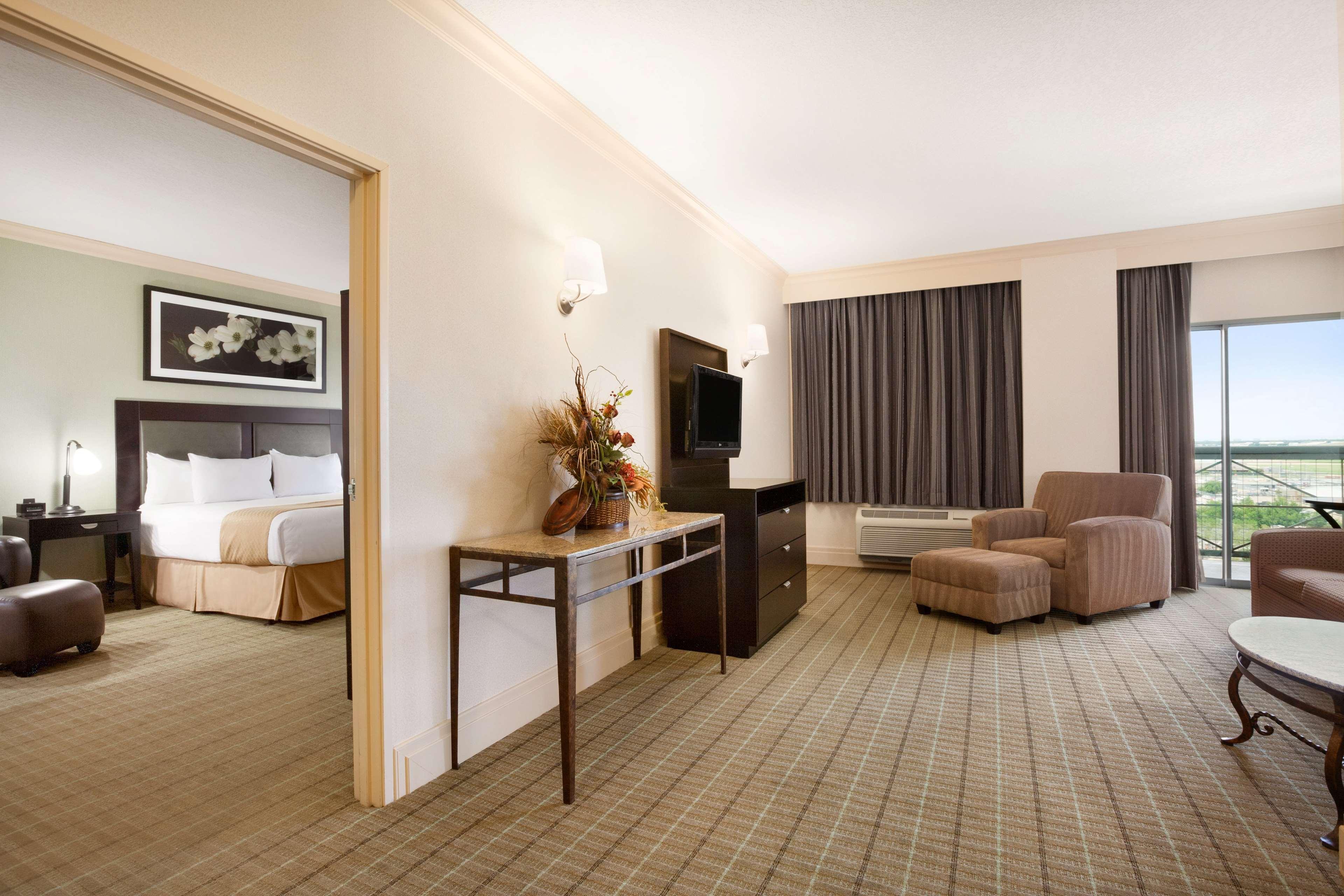 Doubletree By Hilton Hotel Dallas - Love Field Dış mekan fotoğraf
